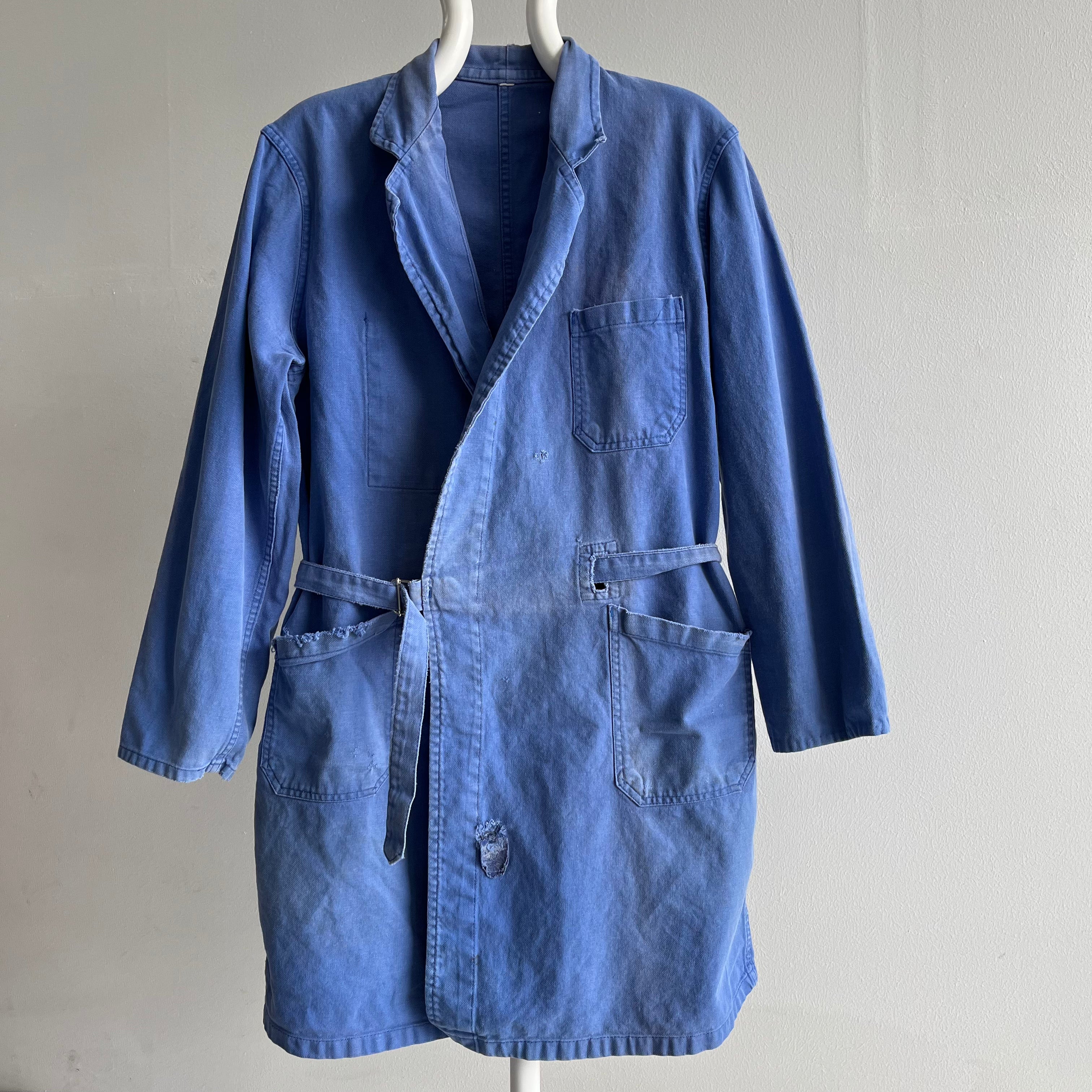 Manteau de corvée de peintres français en coton super doux, délavé et usé des années 1970 avec ceinture