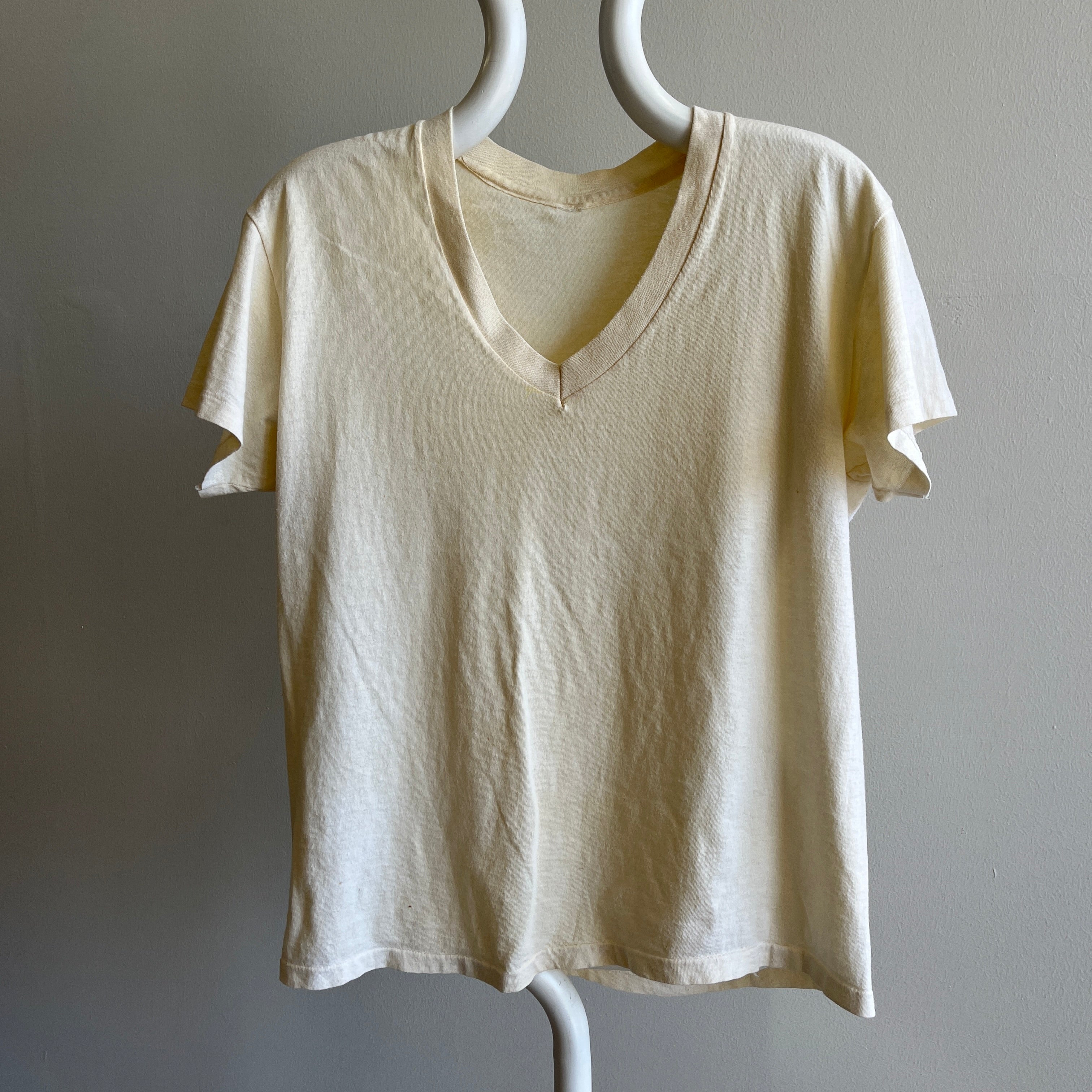 1980s Aged Ecru Cotton V-Neck T-Shirt - WOW