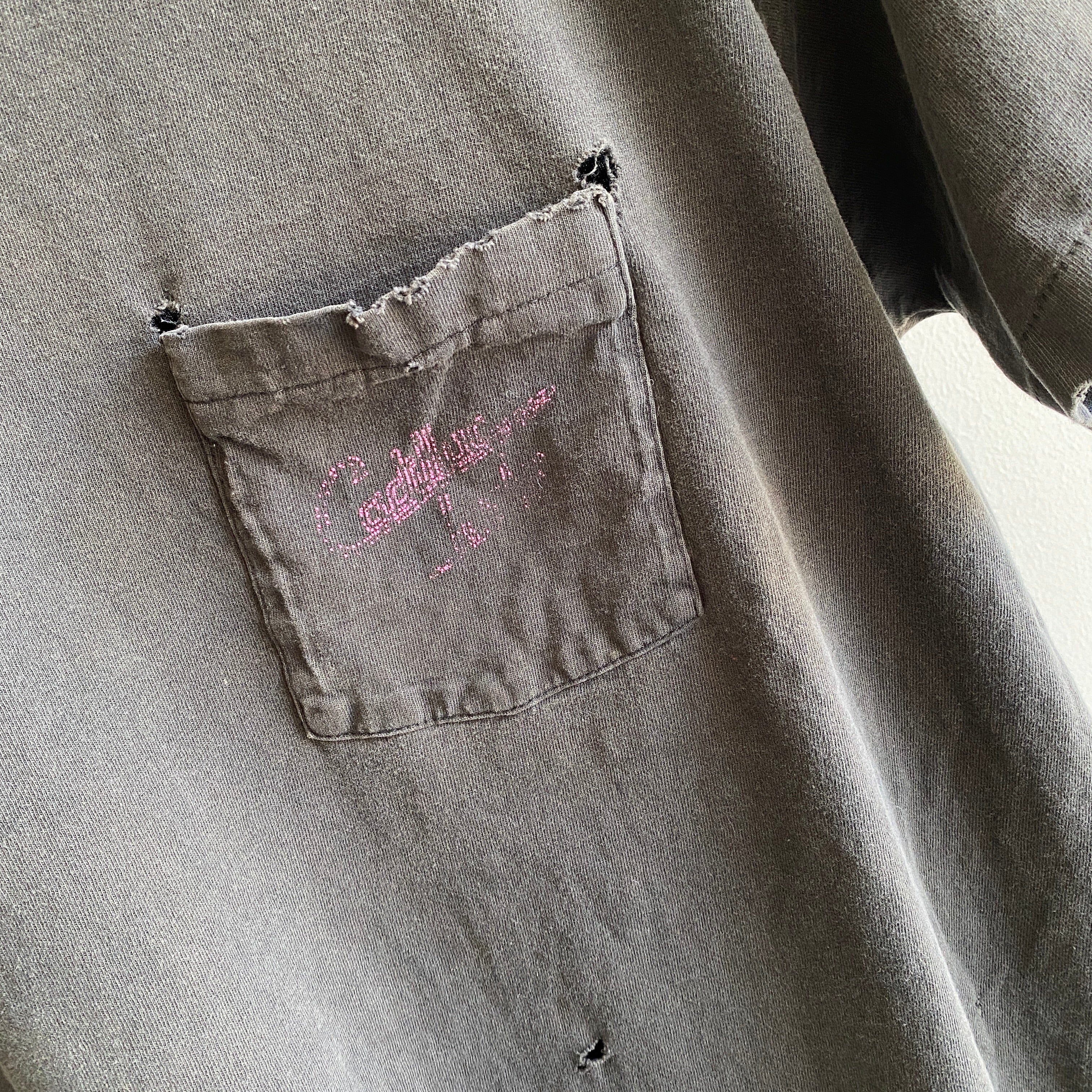 Cadillac Jack's Ultra Faded and Beat Up Pocket Tee des années 1980 - The Backside Too !!
