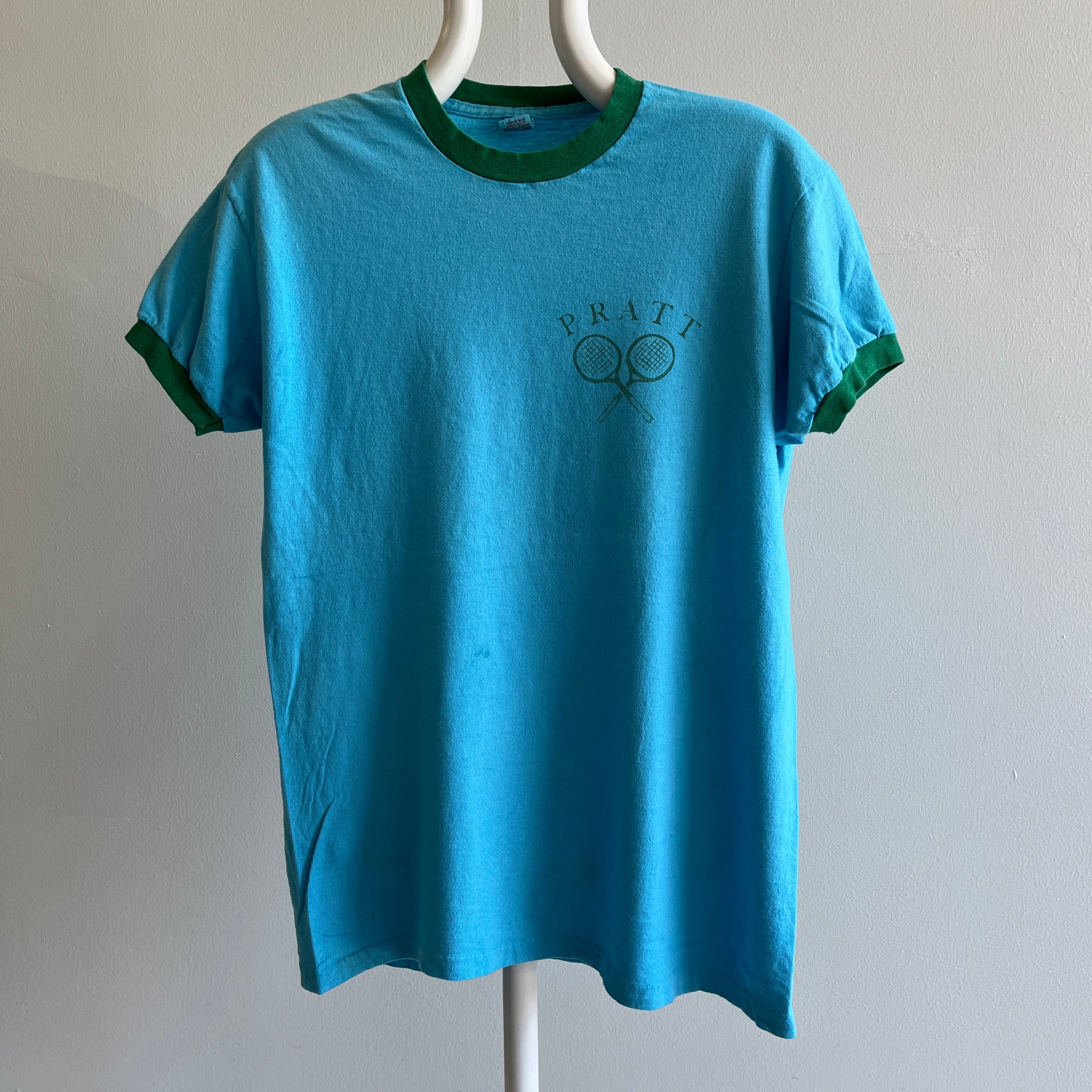 T-shirt à anneaux du club de tennis de l'université ReDyed Pratt des années 1970 - LOVE IT!