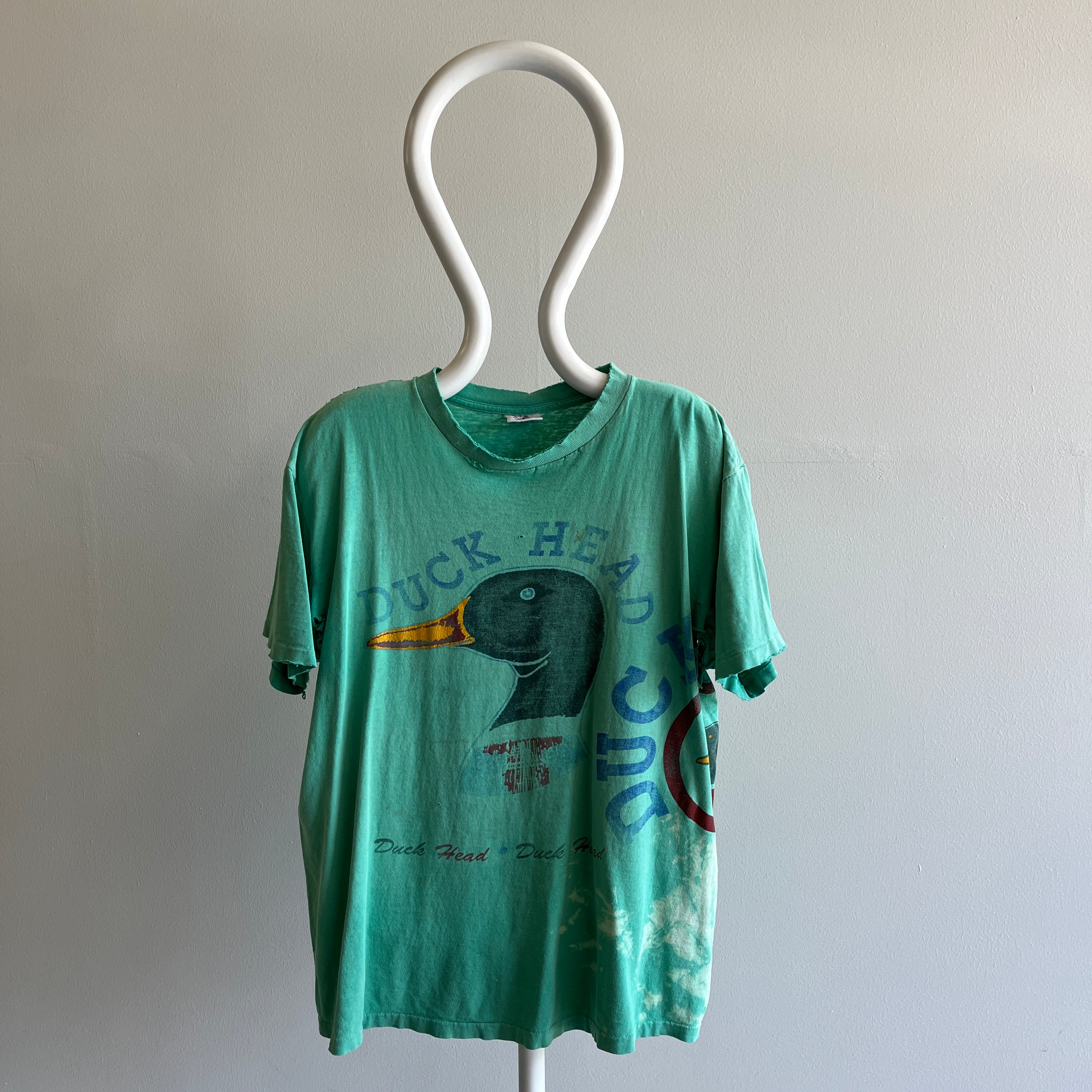 T-shirt tête de canard des années 1990 au-delà de BEAT UP AND BLEACH STAINED