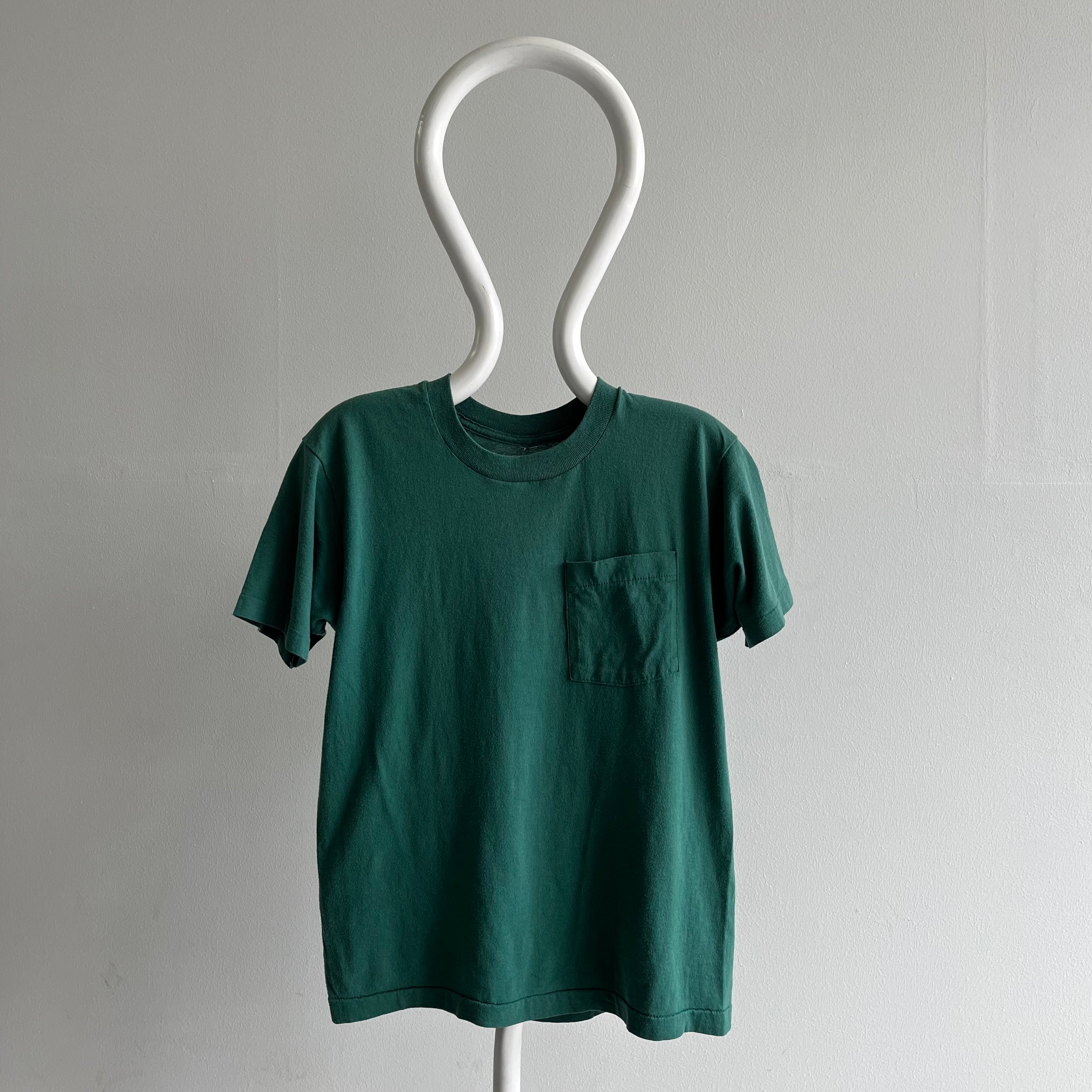 T-shirt à poche lisière vert vierge des années 1980 - Dreamy