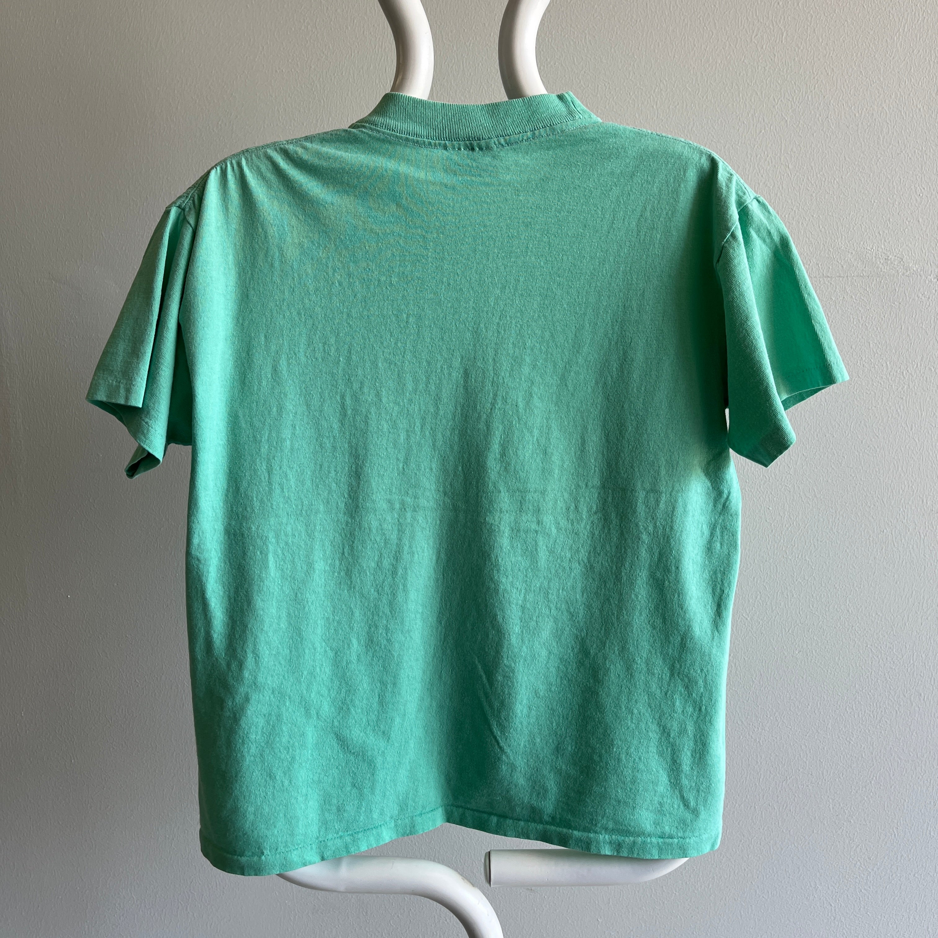 T-shirt à poche en coton vert écume de mer des années 1980 par Sun Belt