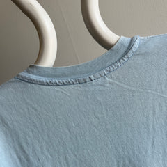 T-shirt à poche en coton bleu clair super délavé et teinté des années 1980 GG