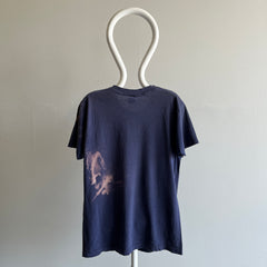 RAD des années 1980 !!! TRASHED T-shirt à poche bleu marine teinté à l'eau de Javel