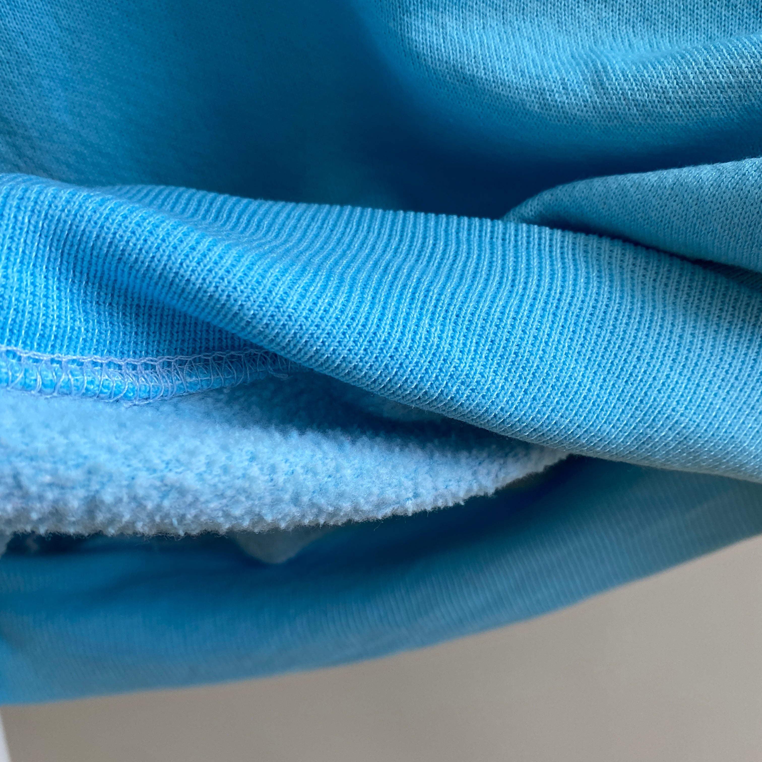 Sweat à capuche bleu bébé taille plus petite des années 1980 - OUI !