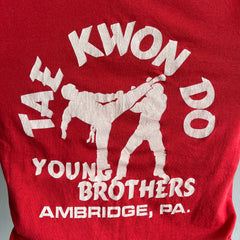 T-shirt avant et arrière Tae Kwon Do Young Brothers Sport-T des années 1970