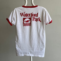 T-shirt à encolure en V et à col en V de l'hippodrome de Waterford Park des années 1970