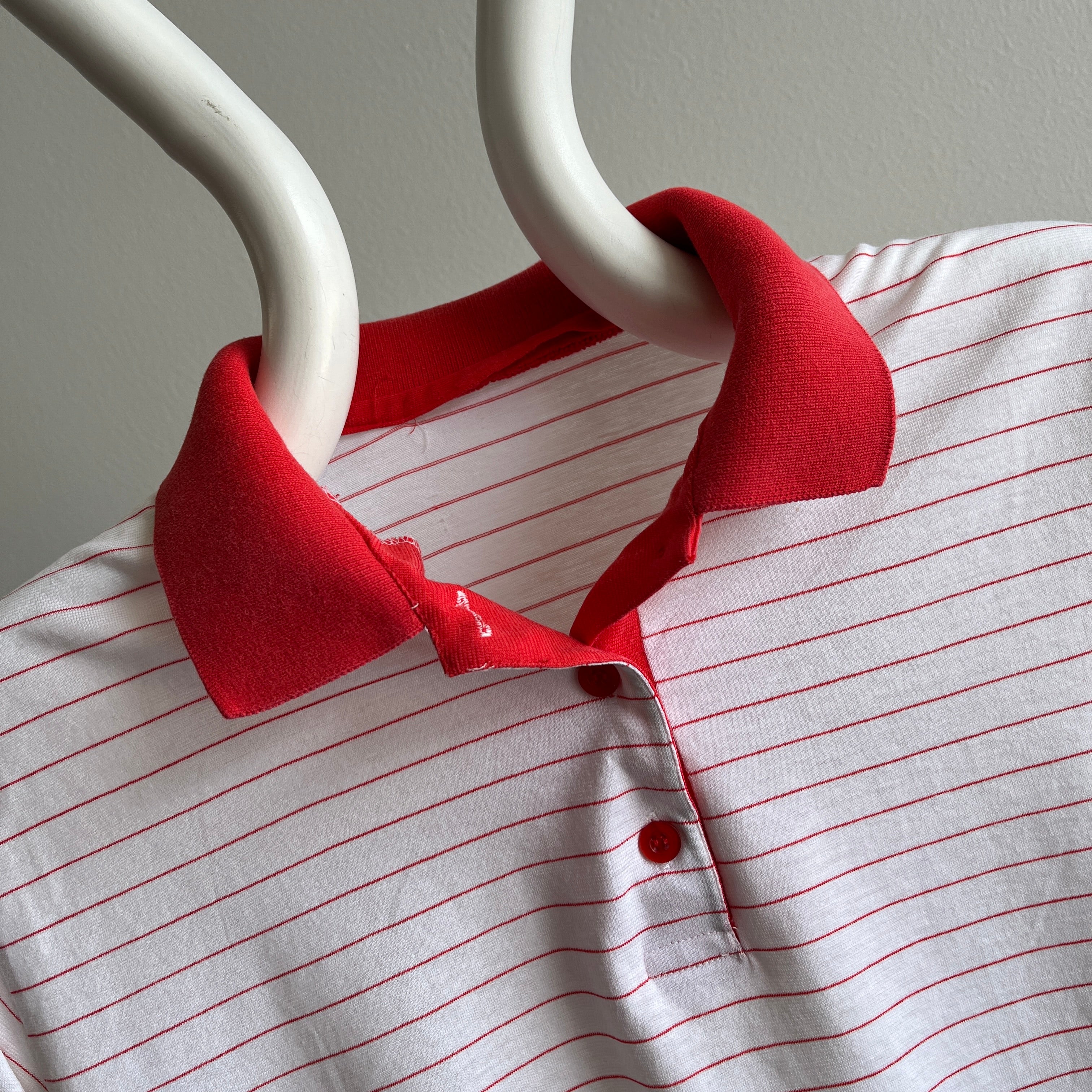 T-shirt polo rayé rouge et blanc des années 1980