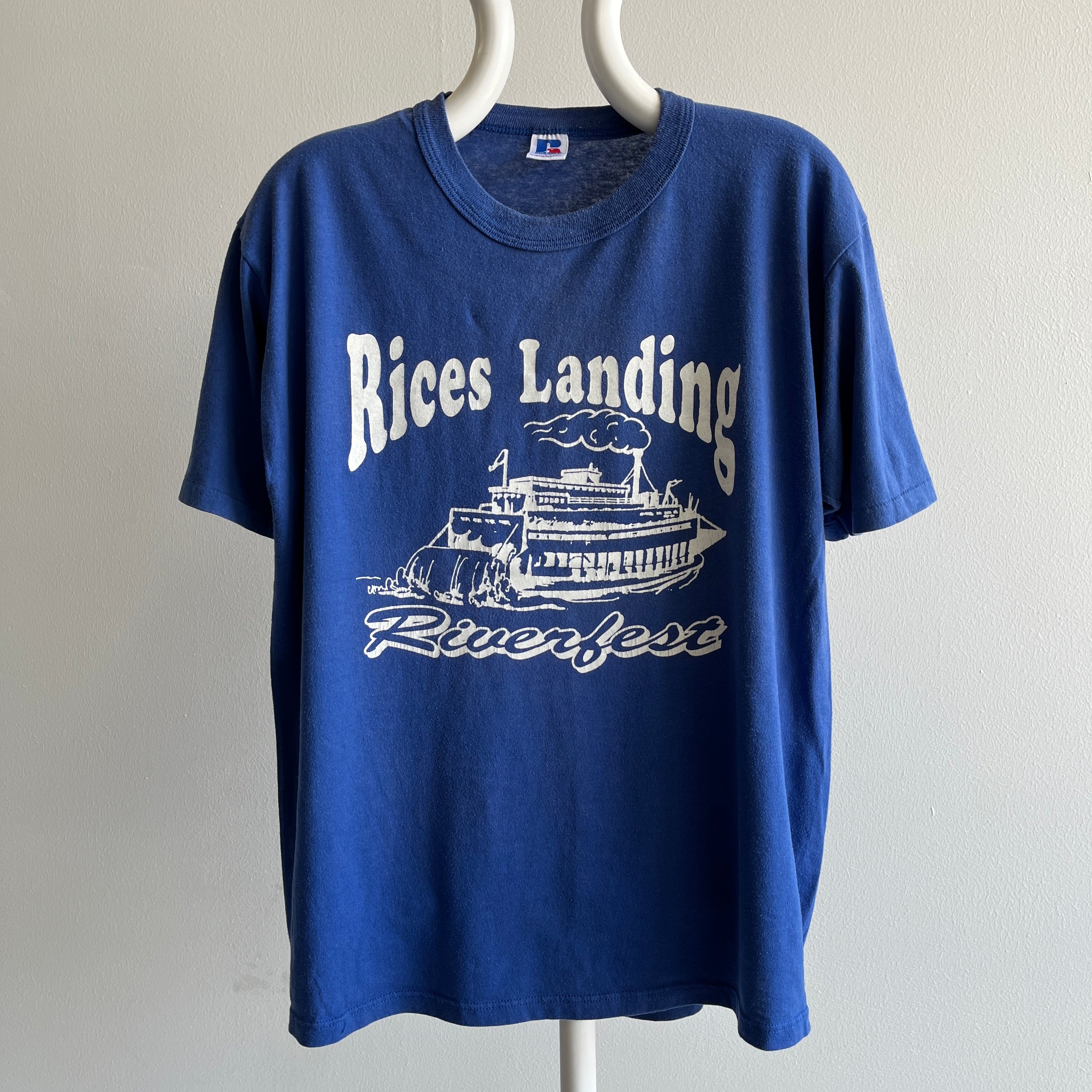 T-shirt à col roulé des années 1980 Rices Landing Riverfest par Russell