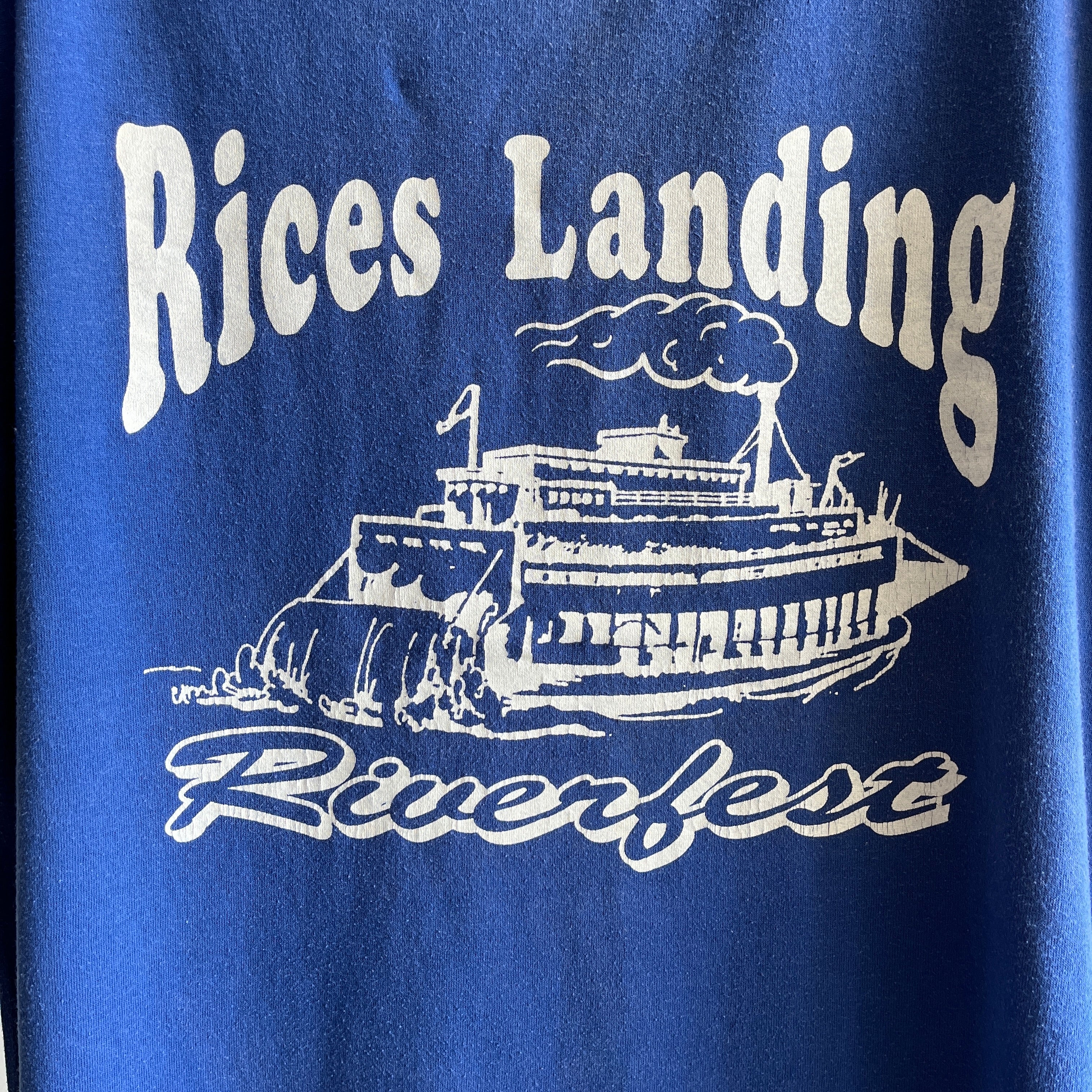 T-shirt à col roulé des années 1980 Rices Landing Riverfest par Russell