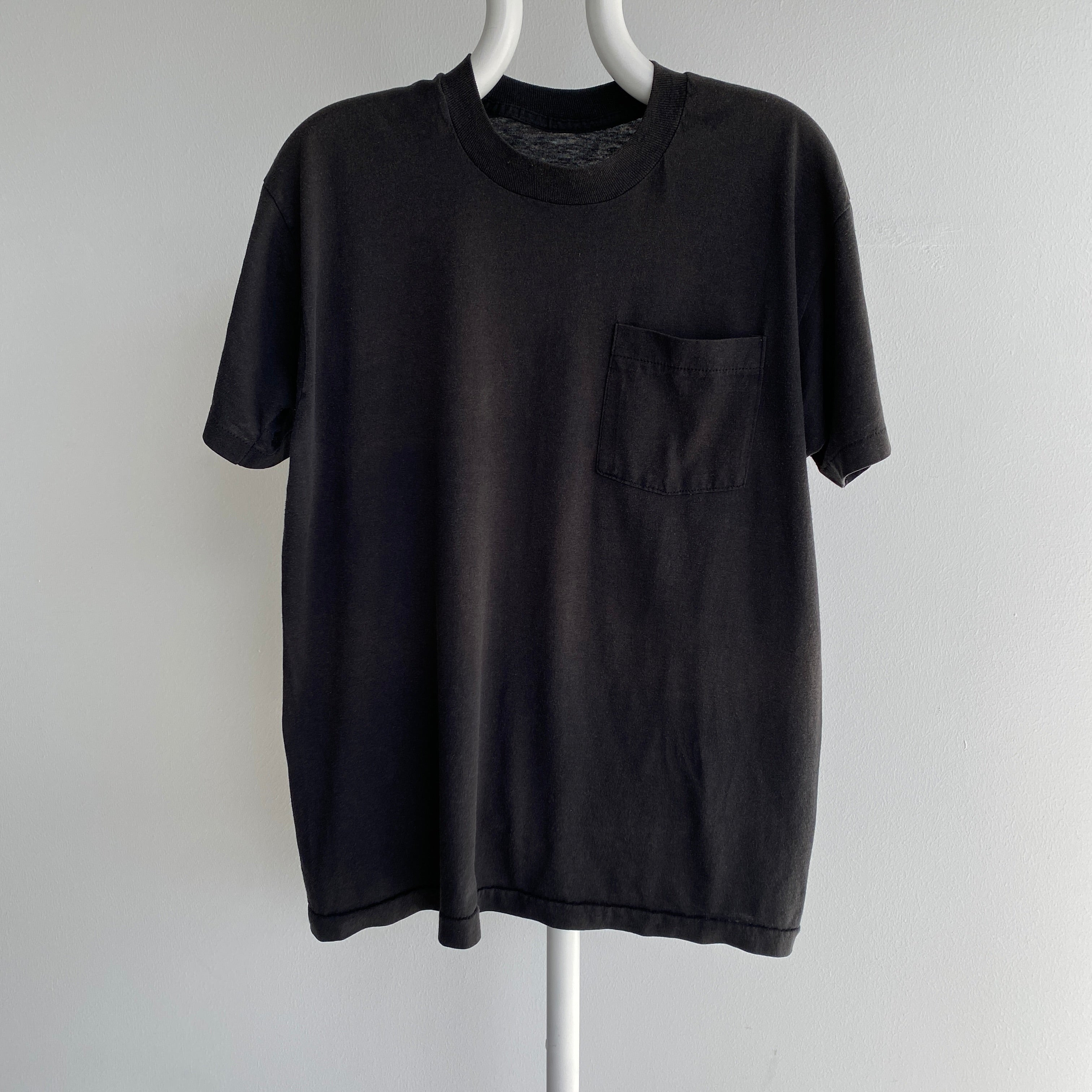 T-shirt de poche noir délavé des années 1980