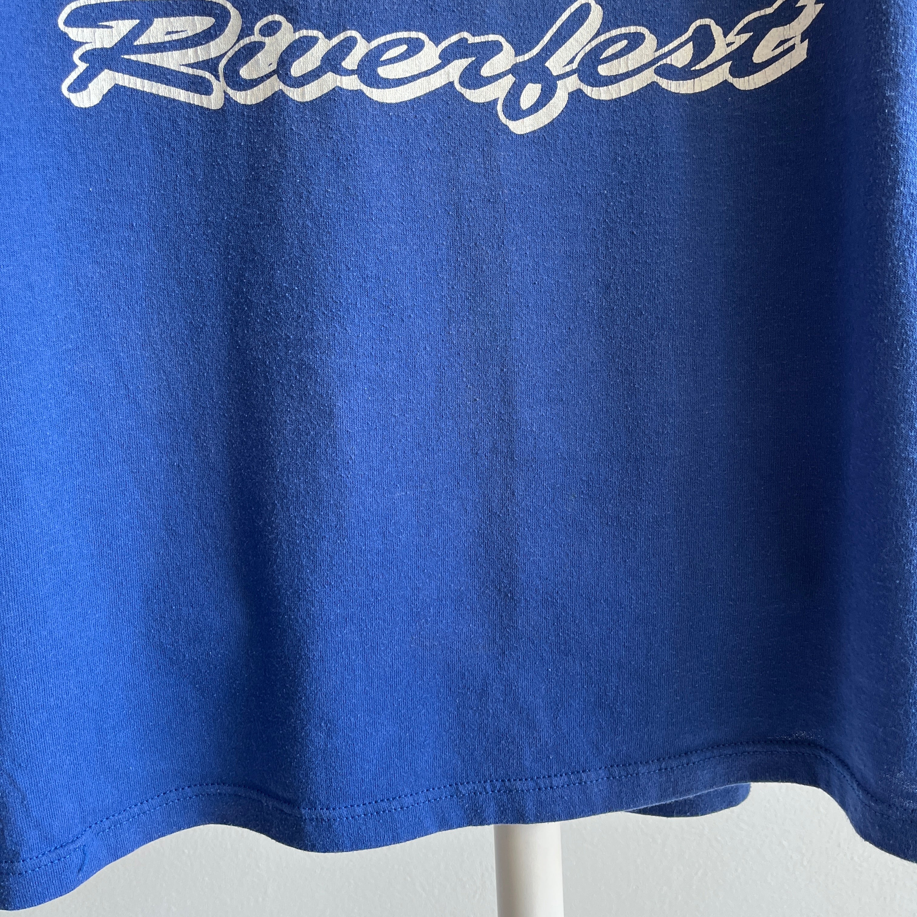 T-shirt à col roulé des années 1980 Rices Landing Riverfest par Russell