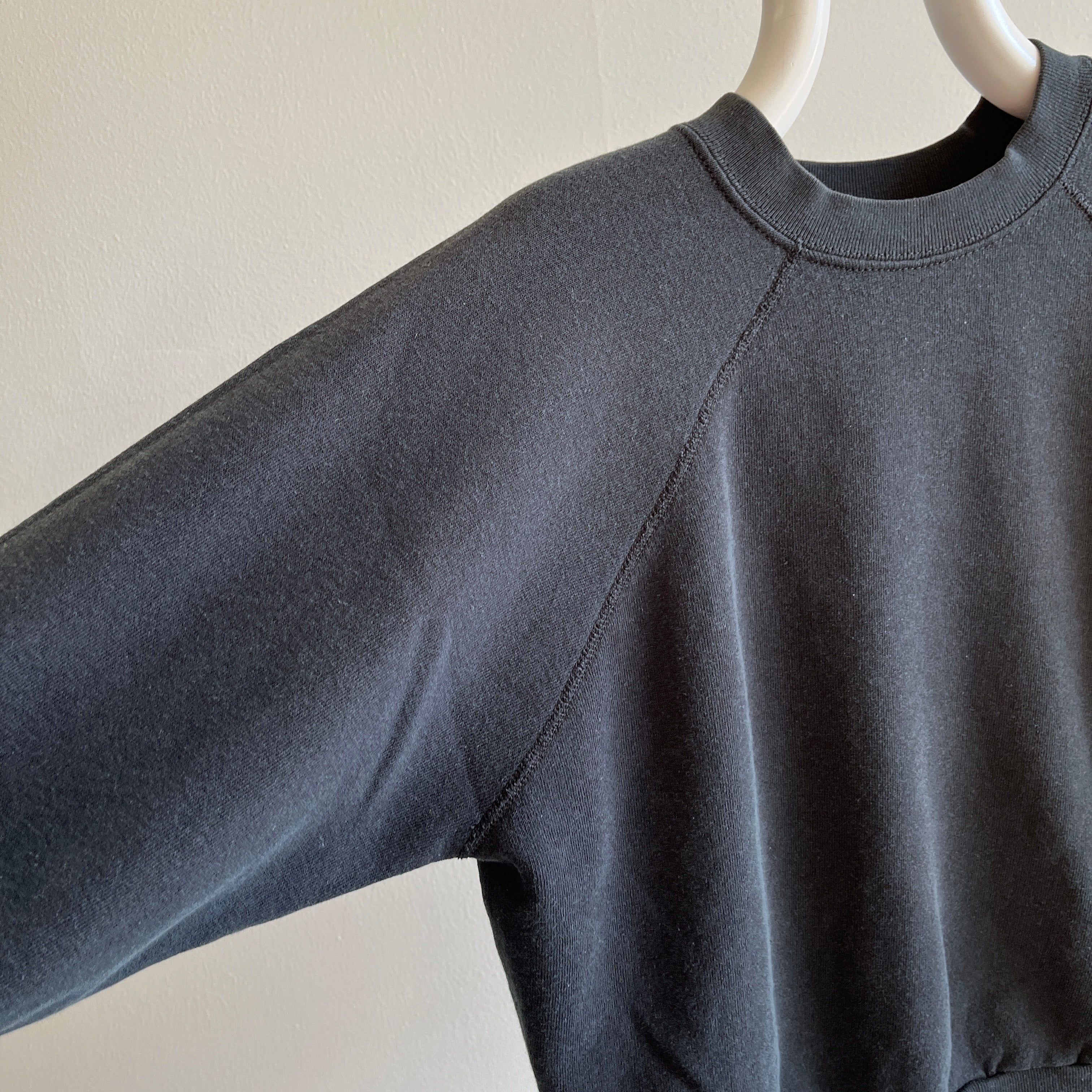 1980s Super Wonderful Blank Black Raglan - Shorter Fit