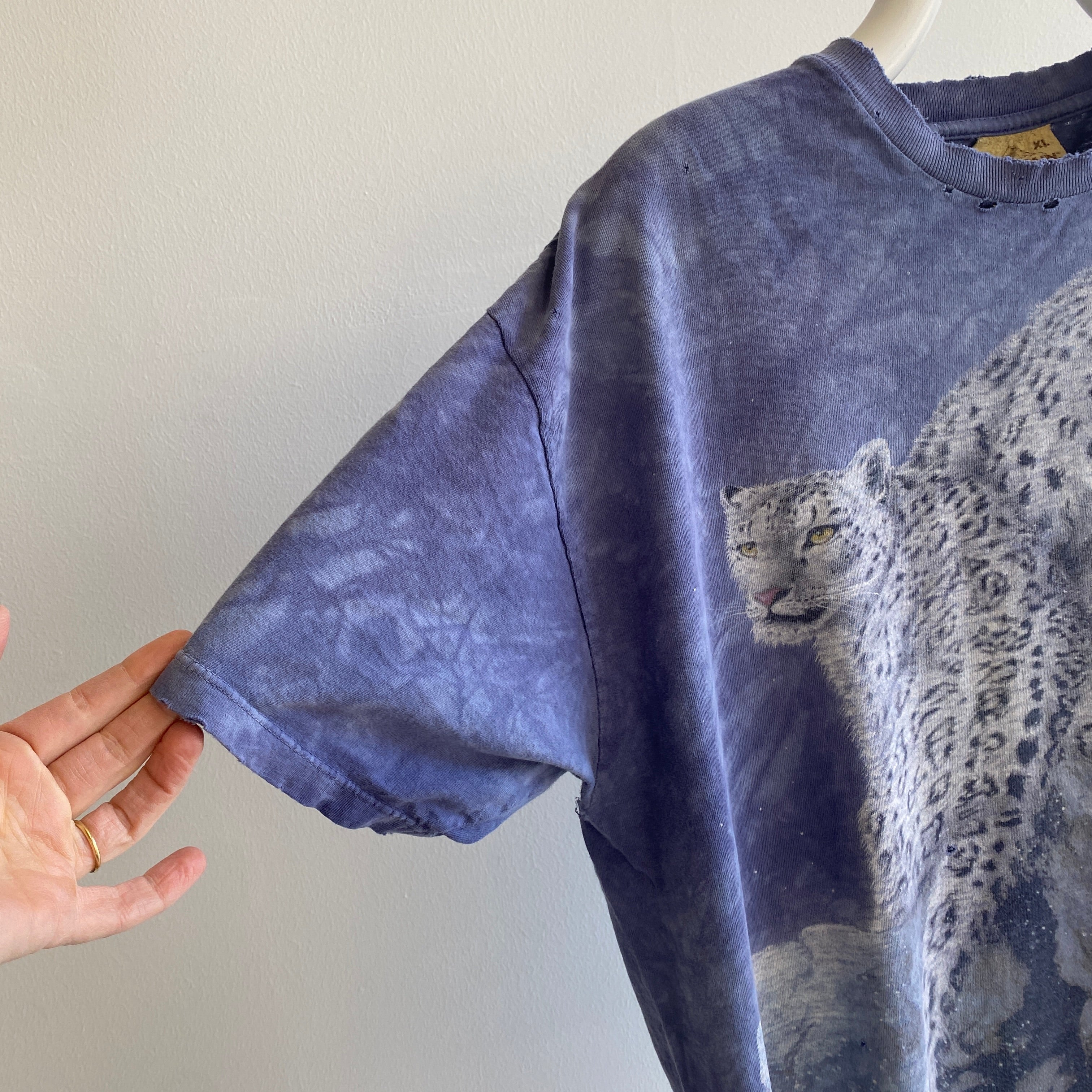 1990s Tattered and Beat Up Snow Leopard Animal T-Shirt