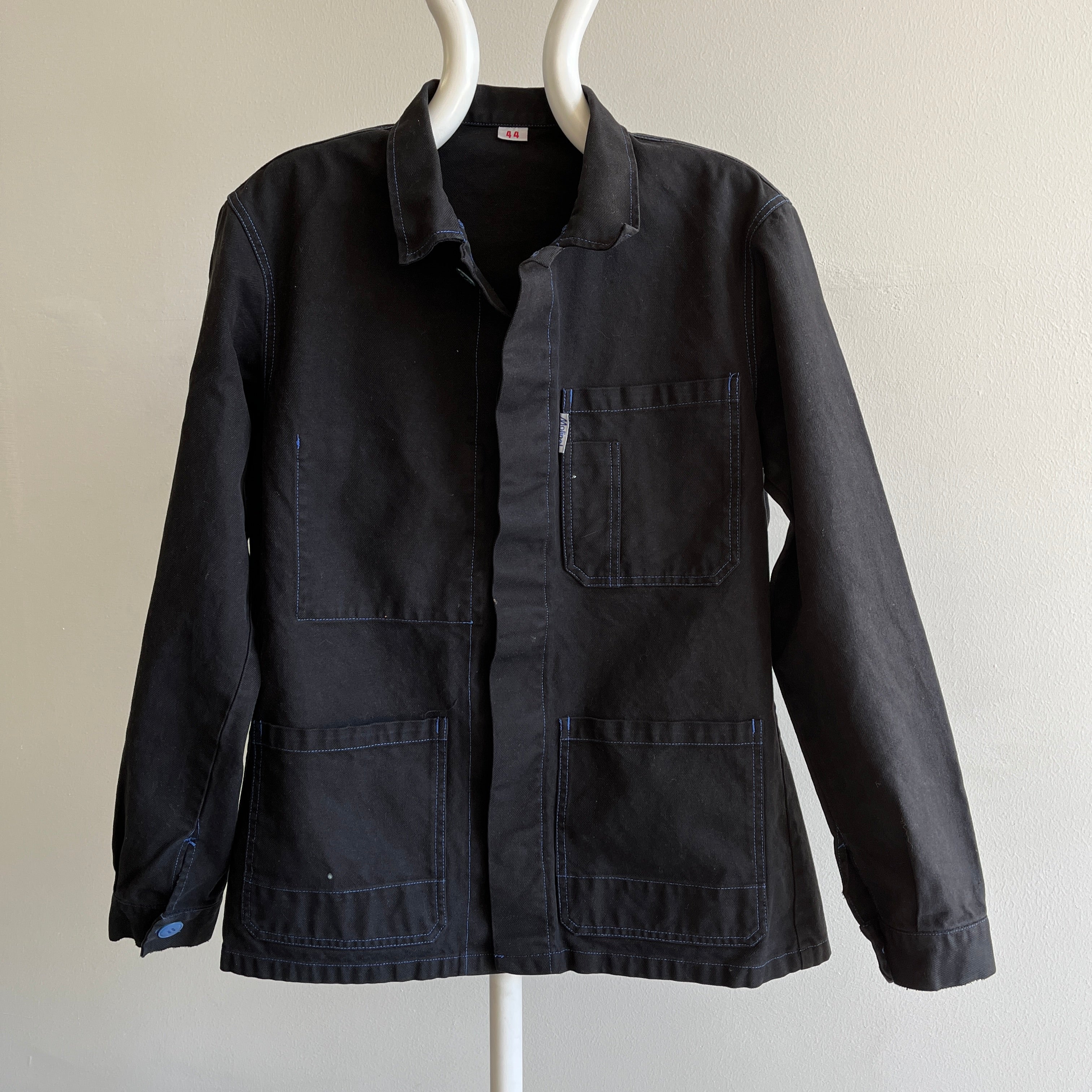 Manteau de corvée noir surteint des années 1990 avec coutures et boutons bleus