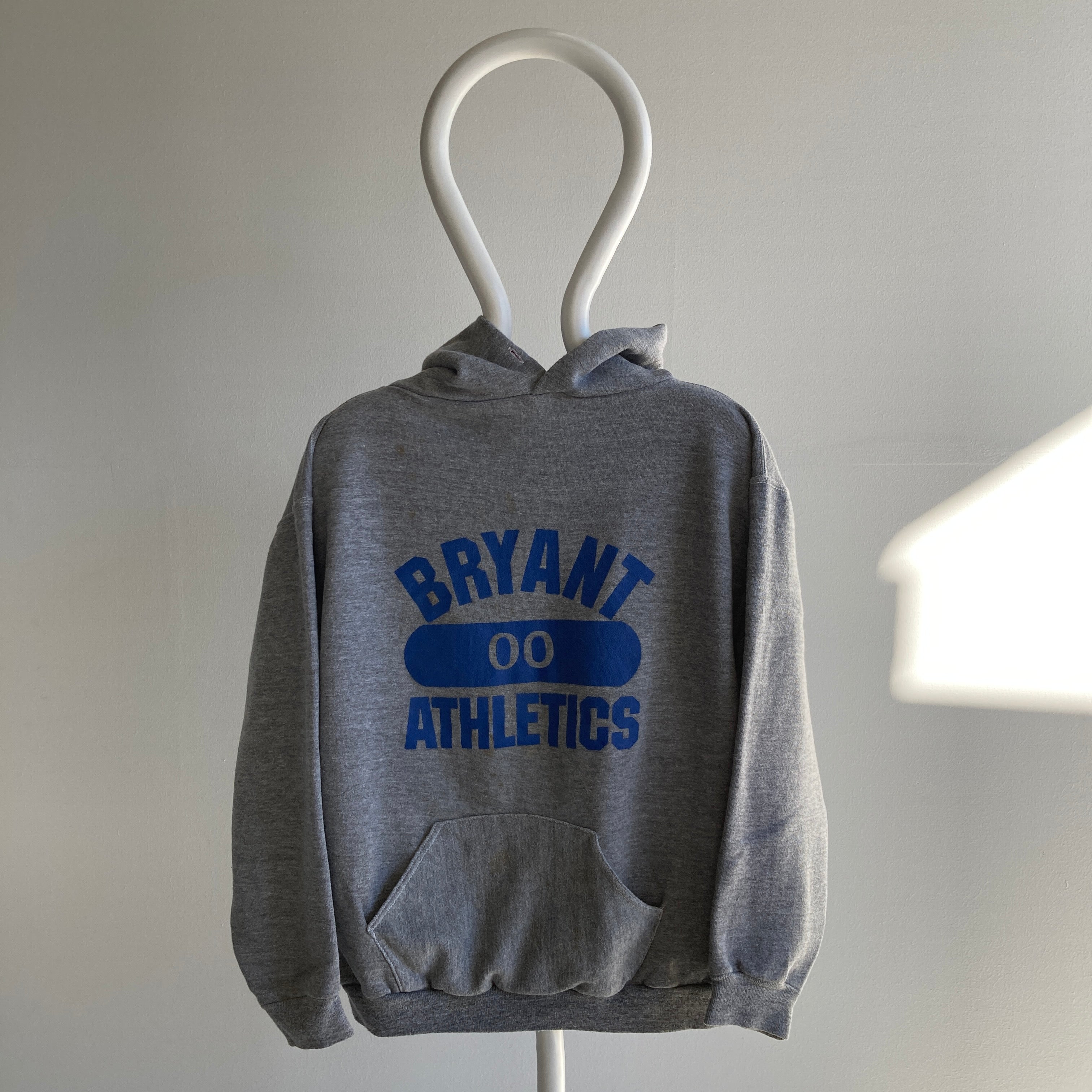 Sweat à capuche taché Russell Brand Bryant Athletics des années 1970