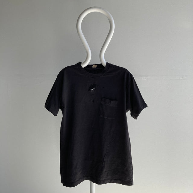 FOTL Beat Up des années 1980 (tir dans le cœur, mais il n'est pas trop tard) T-shirt de poche noir vierge - Coton