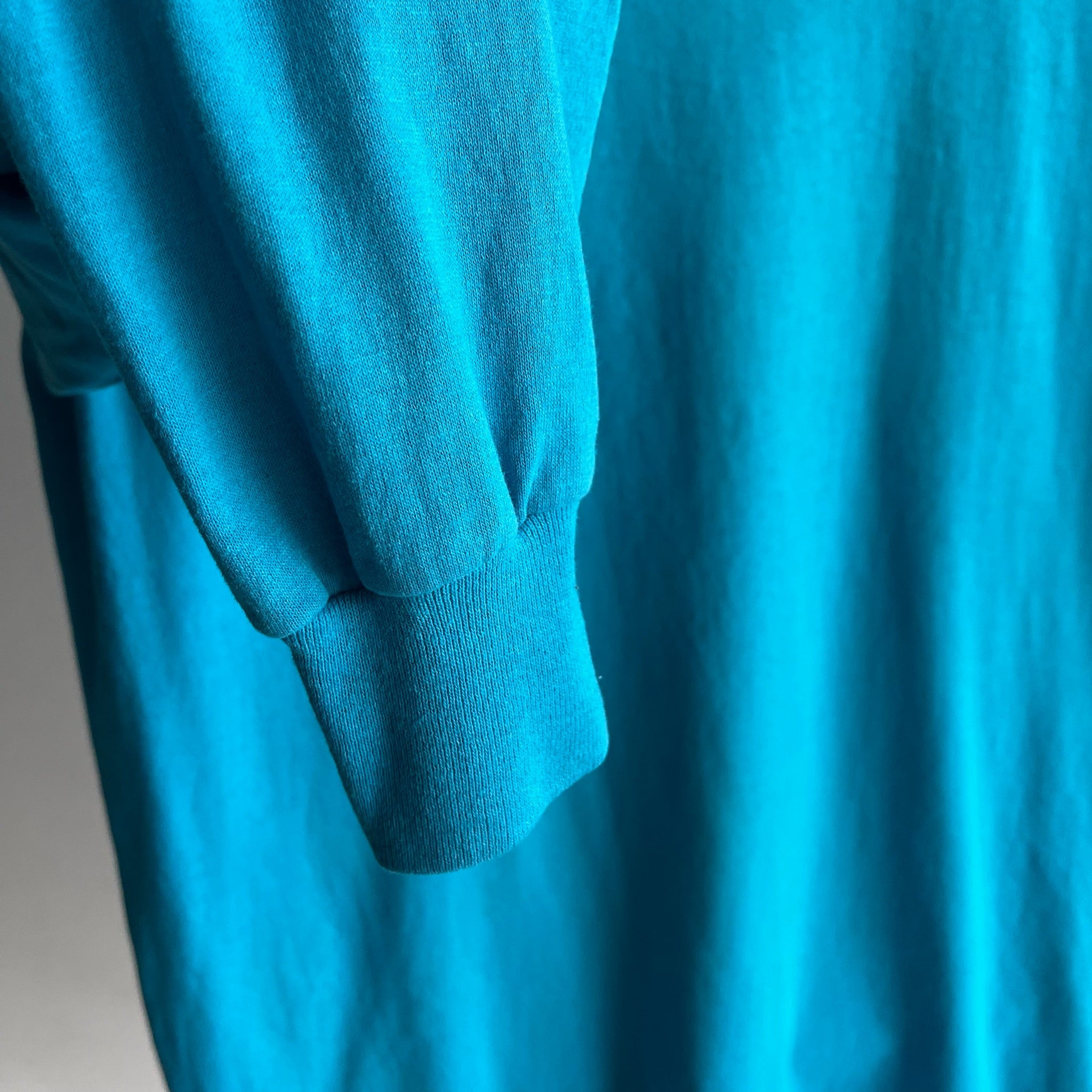 T-shirt bleu sarcelle à manches longues Thin + Slouchy Sunbelt des années 1980