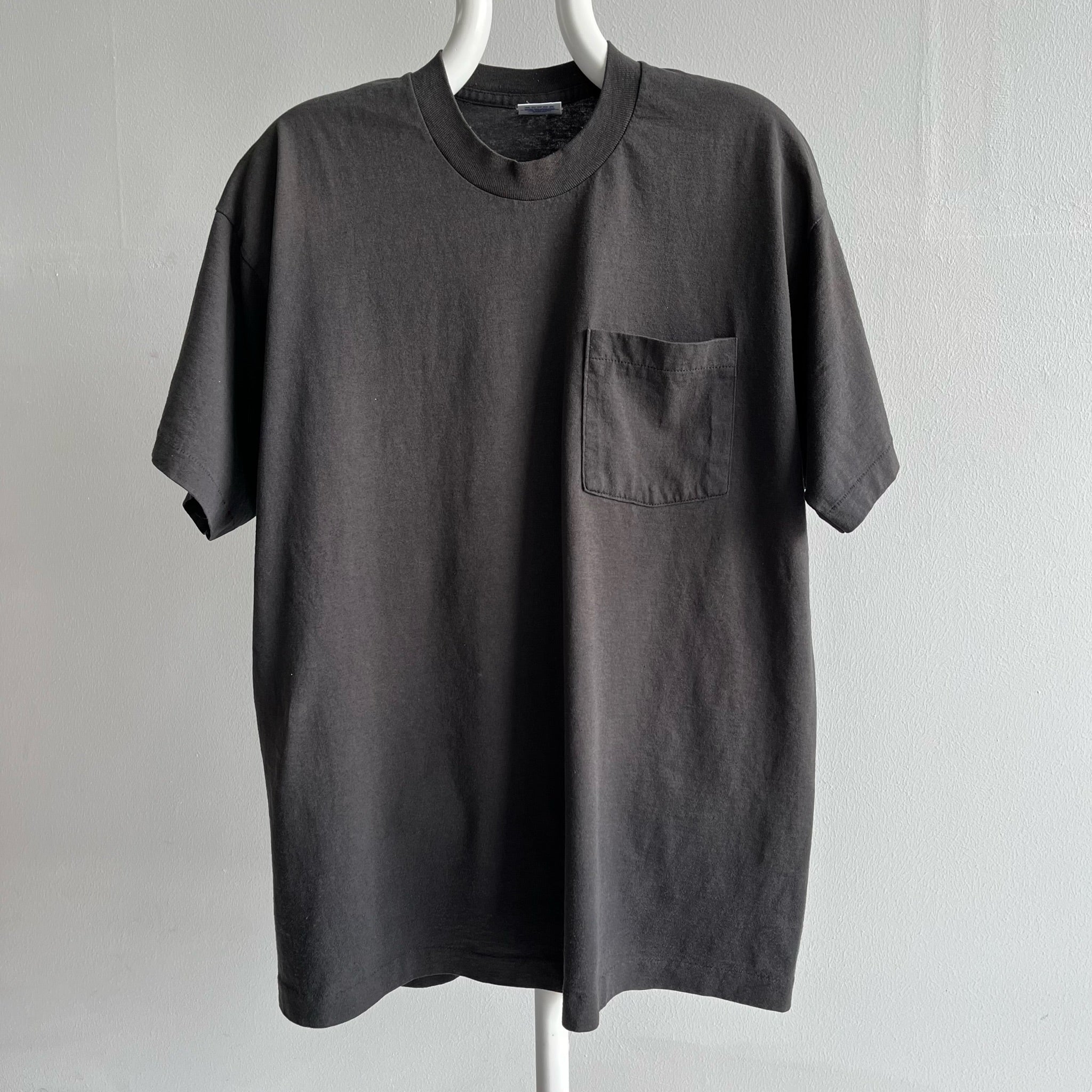 T-shirt de poche noir vierge Sun Faded des années 1980/90 par BVD