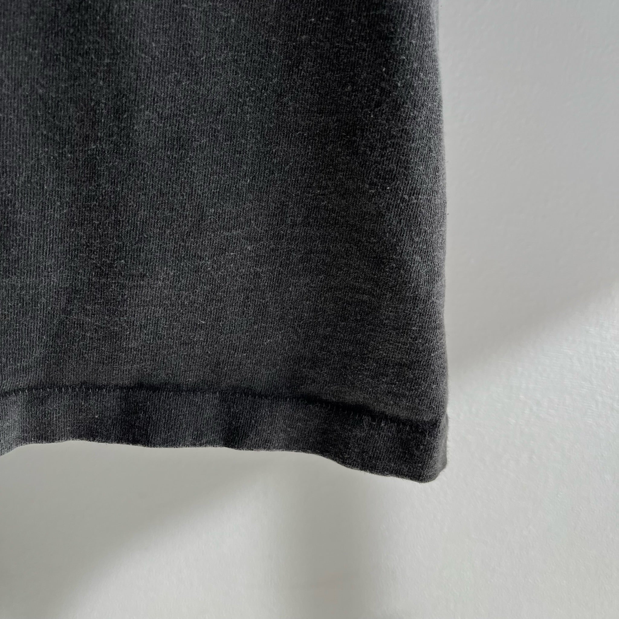 T-shirt oversize en coton noir/gris super délavé des années 1990